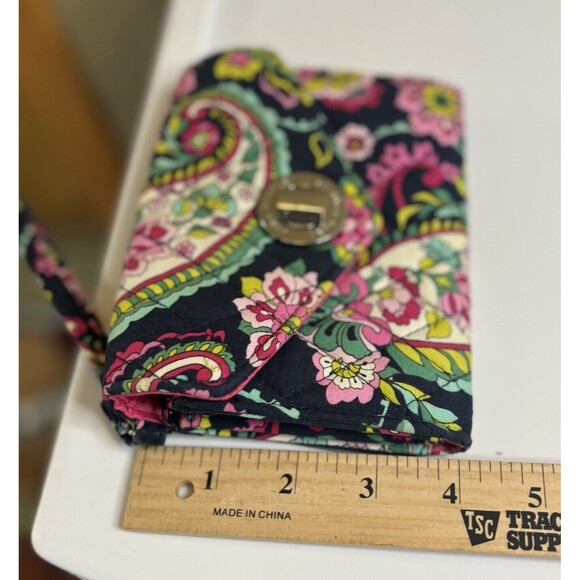 Vera Bradley Turn lock Wristlet Wallet  In PETA Paisley Retired Pattern - Picture 6 of 6